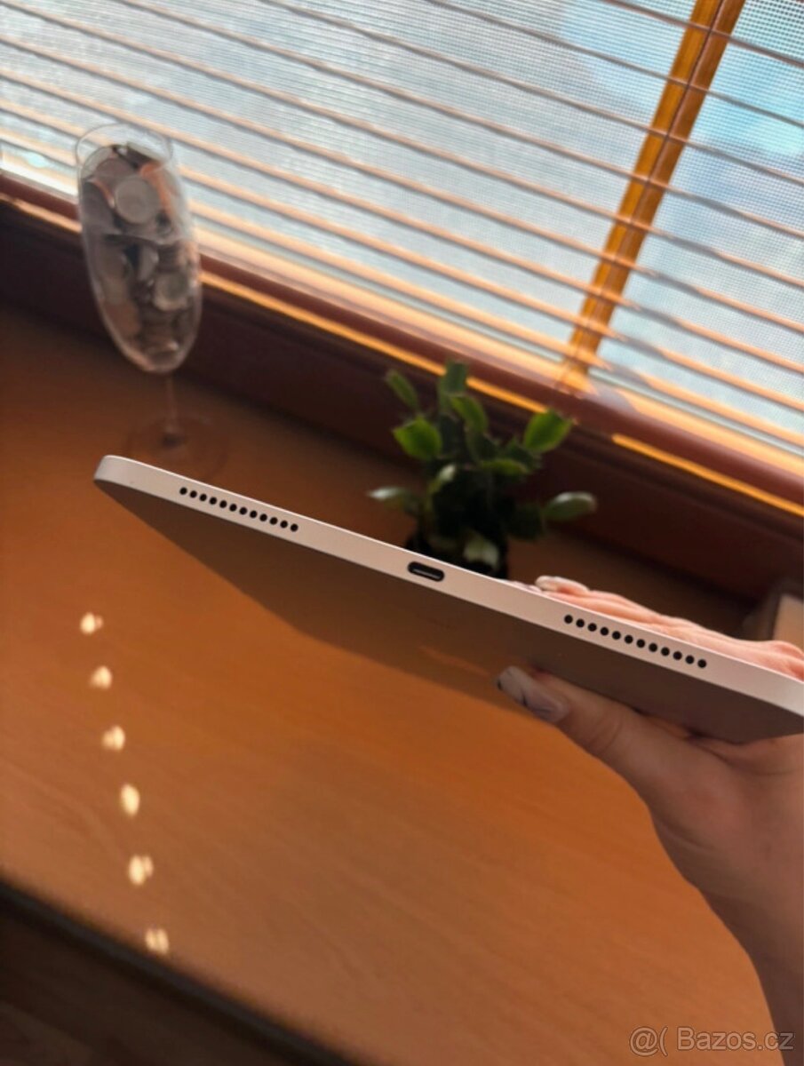 iPad 10th generation (2022), Wi-Fi, 64 GB, Silver - 10