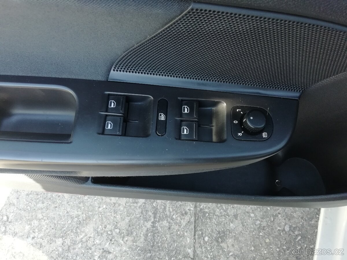 VW Golf 6 kombi 1,6 Tdi 77 kw - 10