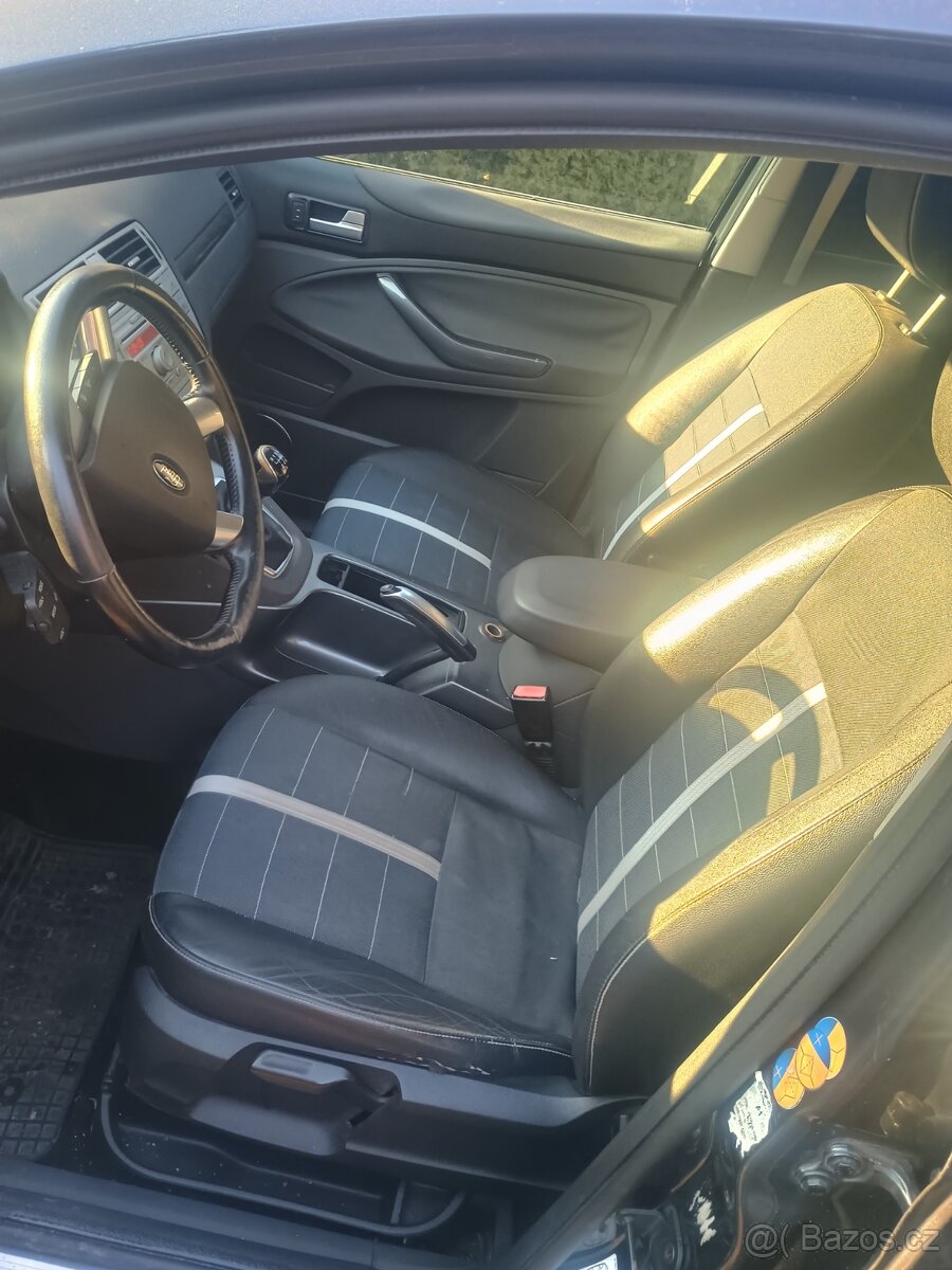 Ford Kuga 4x4 2,0 TDCi 100 kw - 10