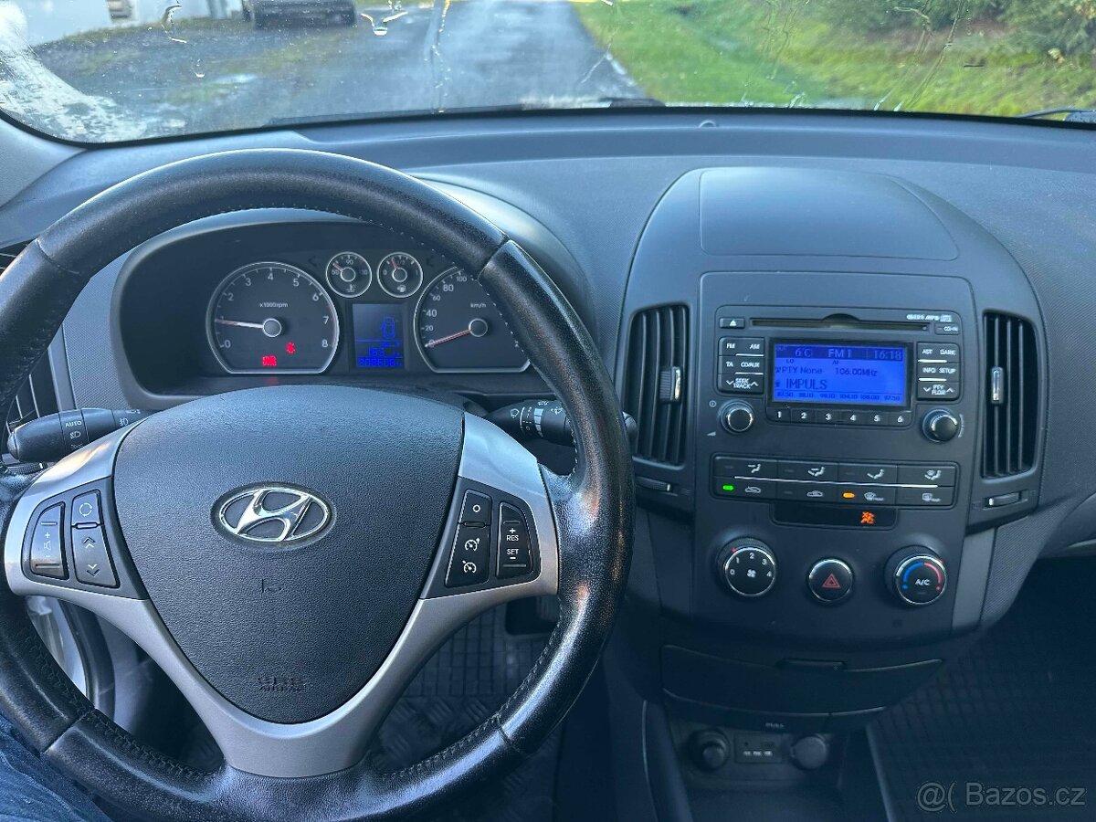 Hyundai i30 1,4i 80kW - rok 2011 - TOP STAV - Nová STK -ČR - 10