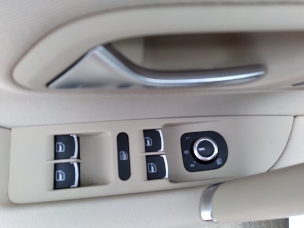 VOLKSWAGEN PASSAT CC 2.0 TDI DSG ČR - 10