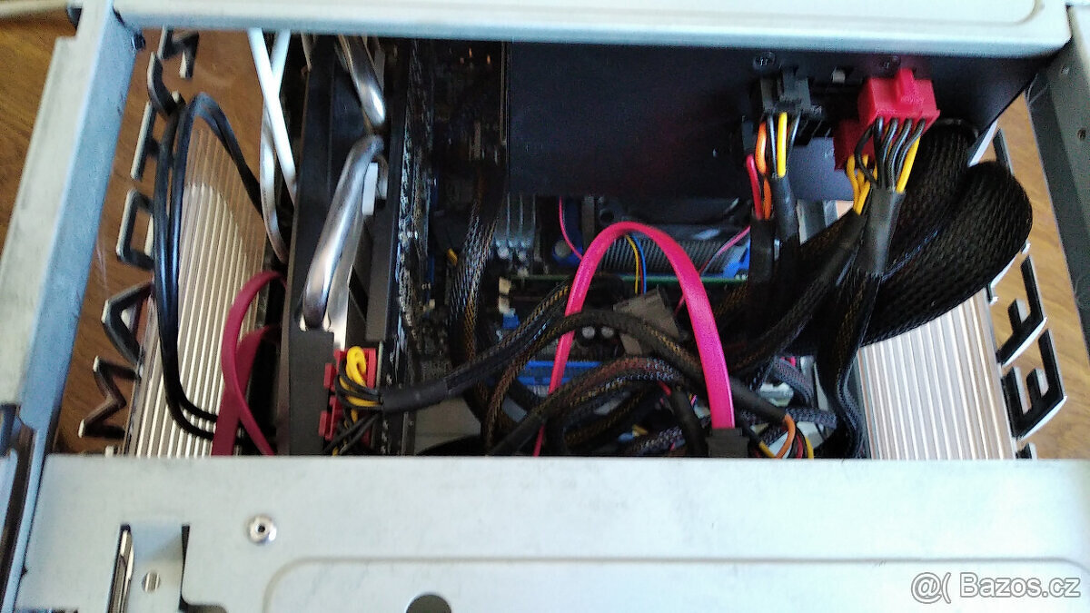 Starší stolní počítač - 10