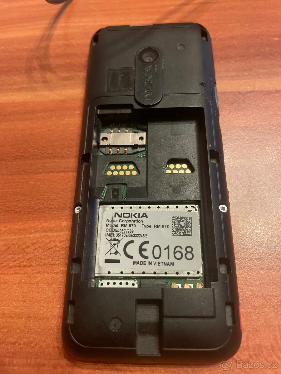 Nokia 220 4G Dual SIM-poškozený kryt - 10