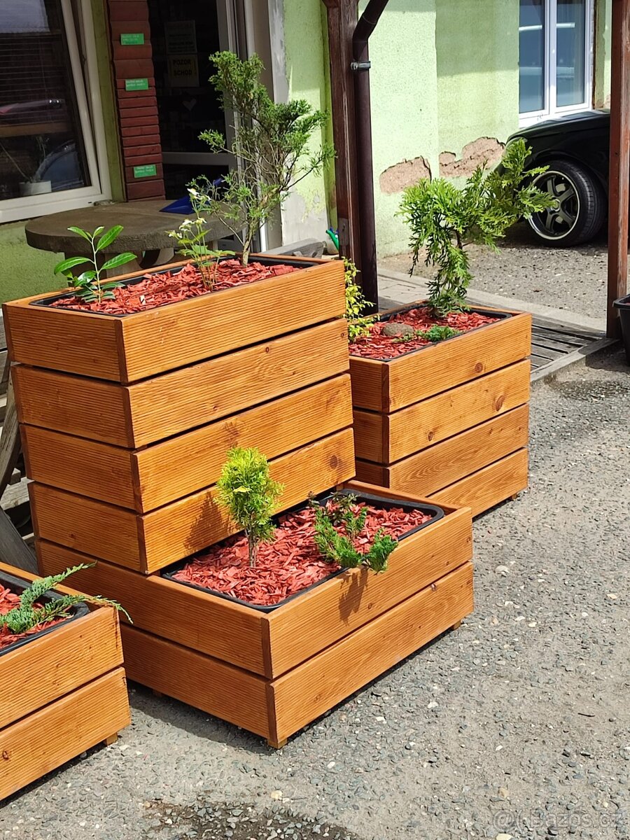 Vyvýšené modřínové truhlíky - 10