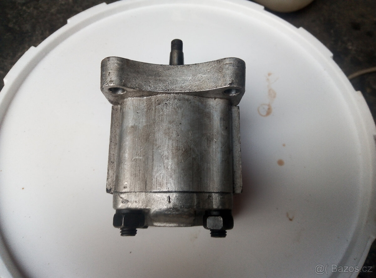 hydraulické čerpadlo 2 různé kusy - 10