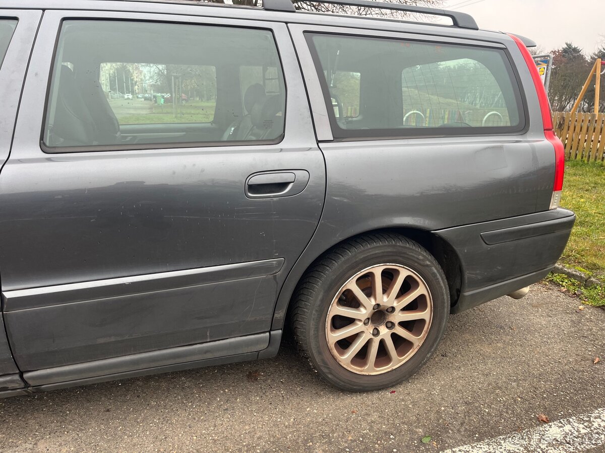 Volvo V70 2.4 D5 136 kW - náhradní díly - 10