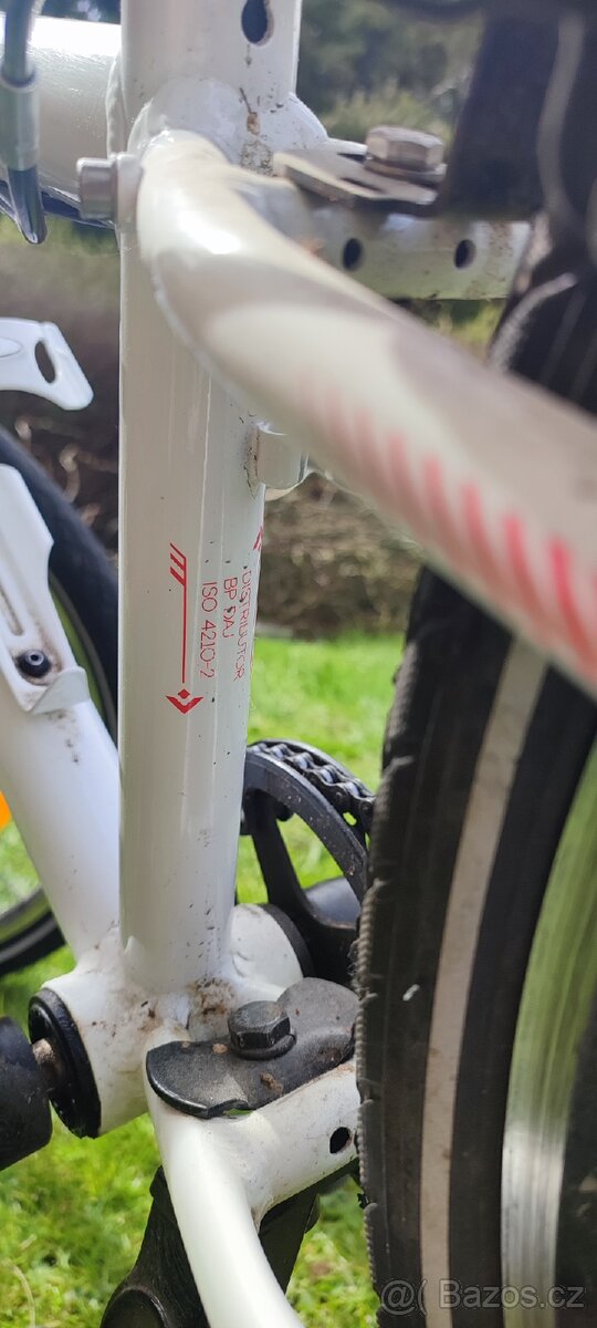 Dívčí bílé krosové kolo Apache kolo Buffalo 20
Skončeno - 10