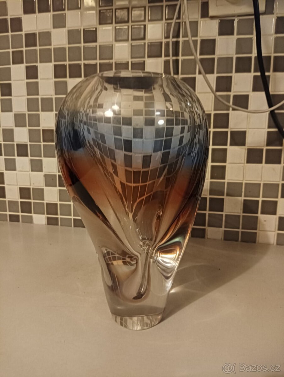 Váza ,hutní sklo . - 10