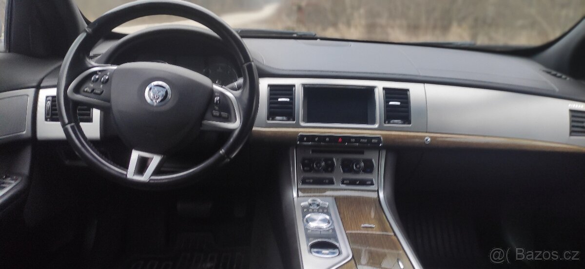 Jaguar XF 3.0D Sportbrake-CZ - 10