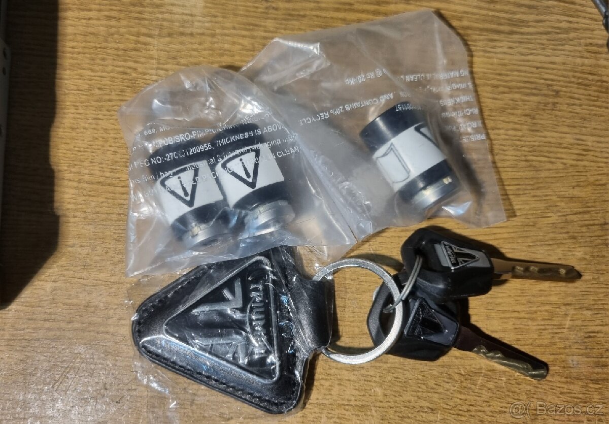 TRIUMPH Rocket 3 R - 10