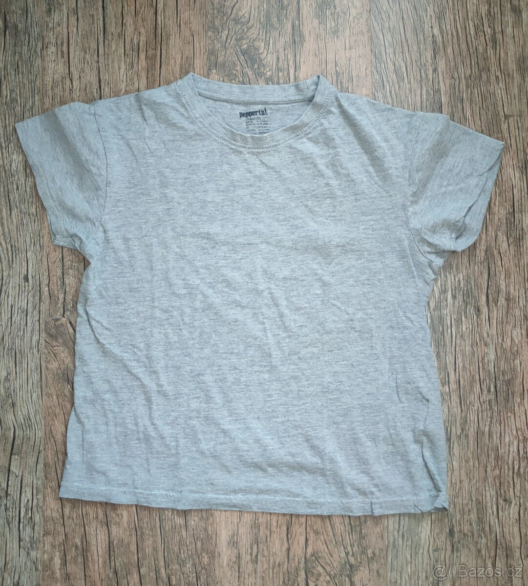 12 triček, vel. 146/152 - 10