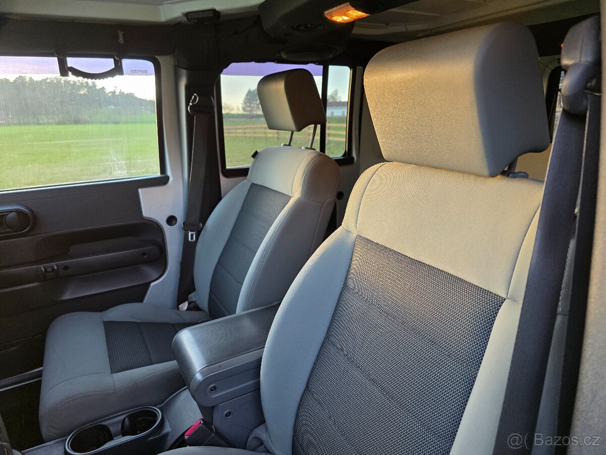 Jeep Wrangler Sahara Unlimited 2.8crd - 10