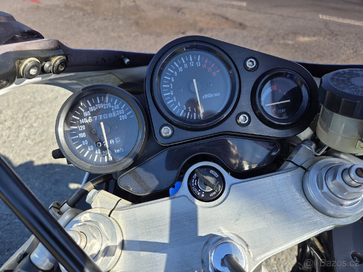 Suzuki gsxr750w - 10
