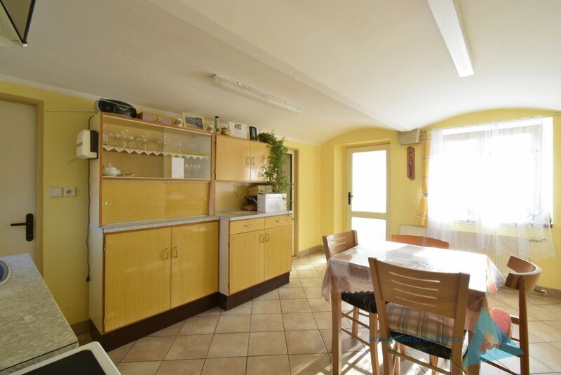 Rodinný dům se stodolou a garáží – Bříšťany u Hořic (okres J - 10