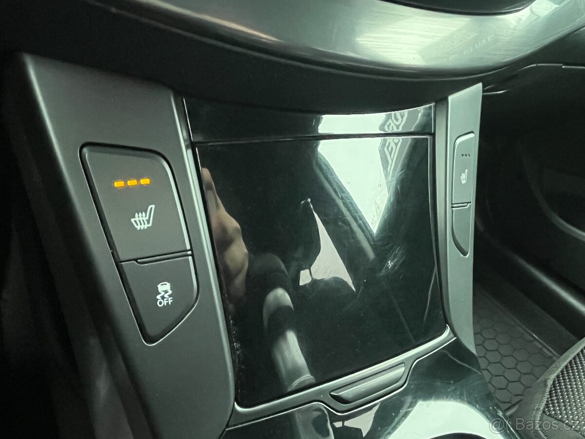 Hyundai i40 1,7 CRDi Xenon, Kamera, Tažné - 10