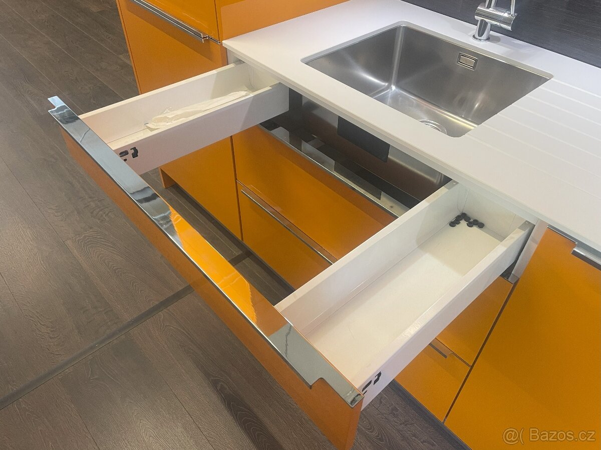 Kuchyňská linka -vysoký lesk - 10