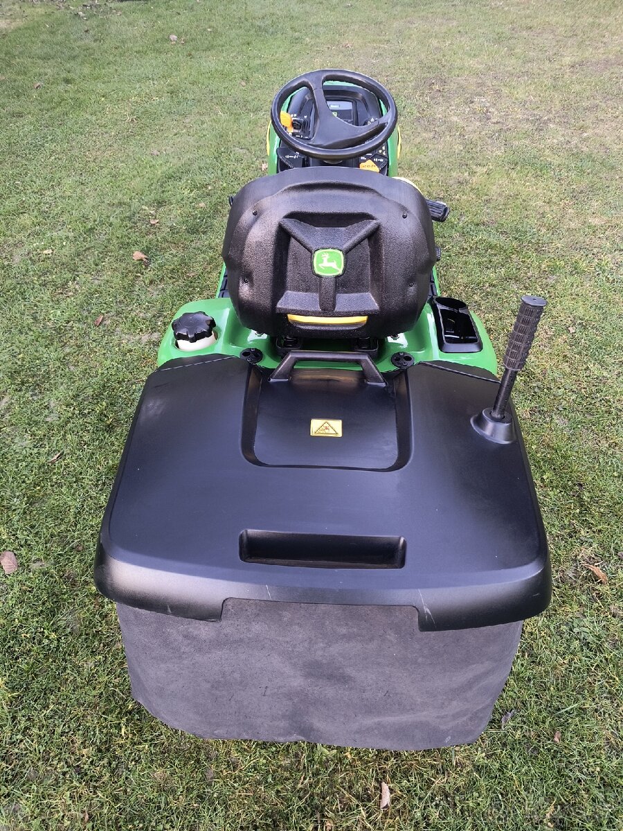 Zahradní traktor John Deere X300R - 10