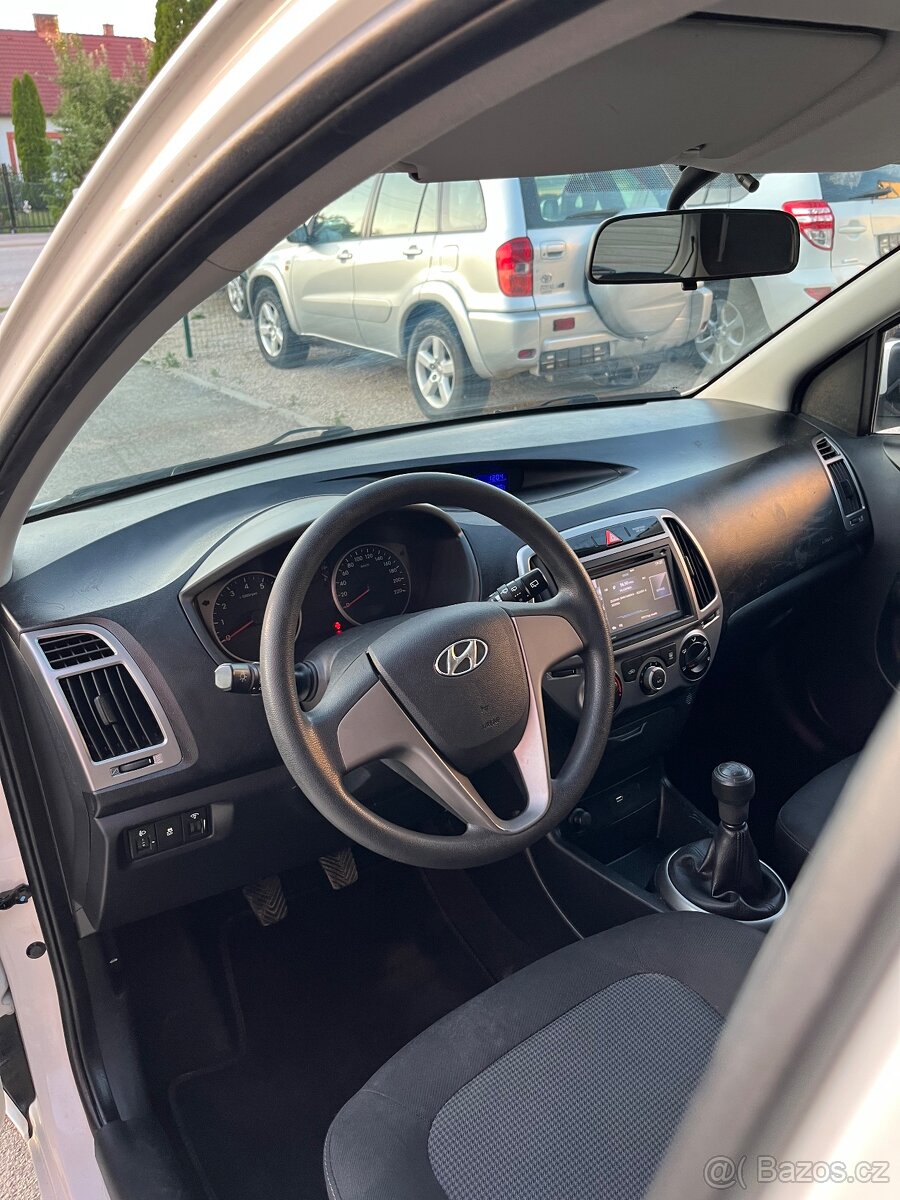 Hyundai i20 1.3 Benzin = Navi, r.v 2013, 96623km, Top Stav = - 10