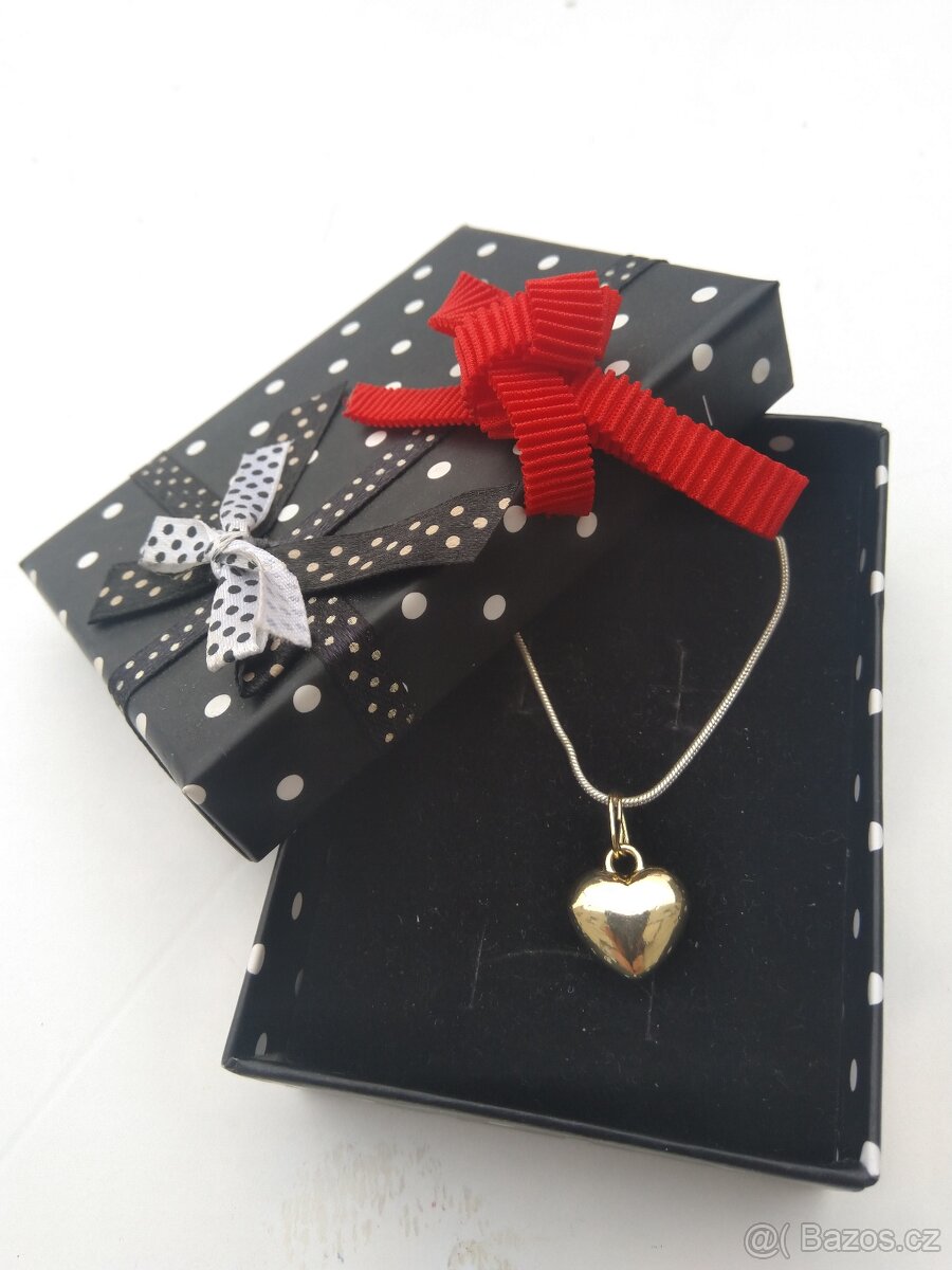 KRÁSNÝ DÁREK - Dámský řetízek se 4 různými přívěsky - 10