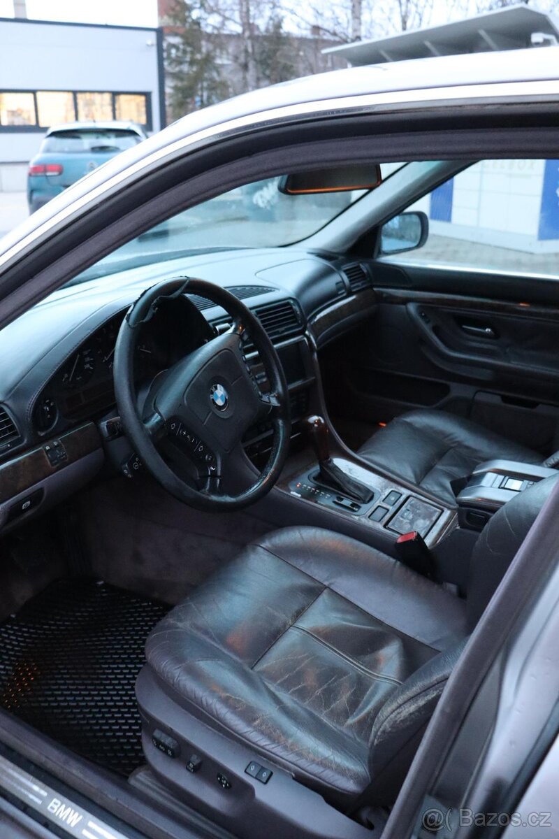 BMW E38 750i V12 - 10