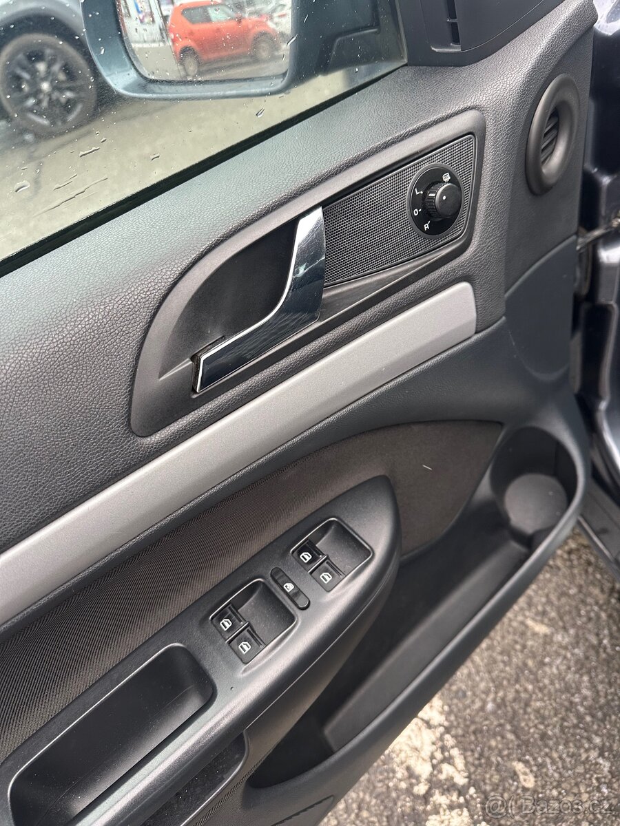 Škoda Octavia 2 facelift 1.6tdi 77kw rok 2012 - 10