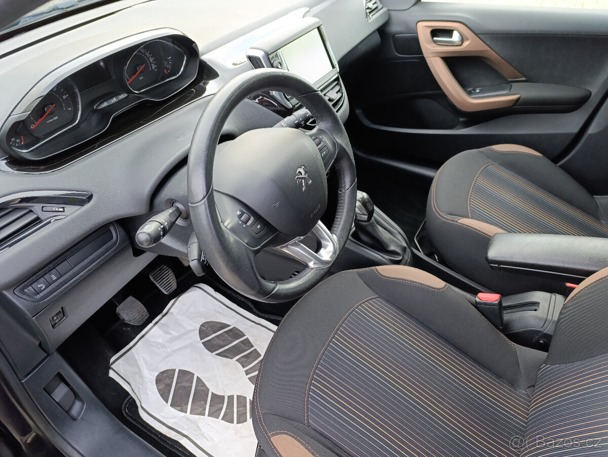 Peugeot 208 Style 1.2 60KW, servis, PĚKNÝ STAV - 10