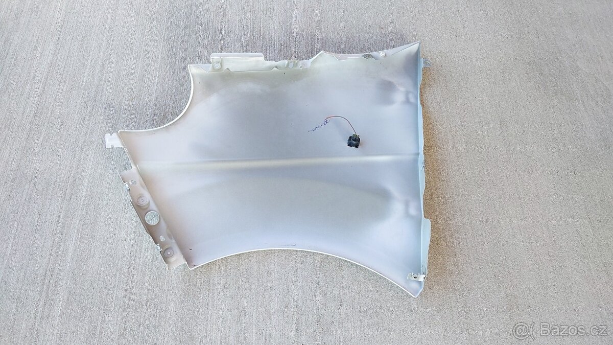 Renault Trafic – Blatníky přední bílé - 10