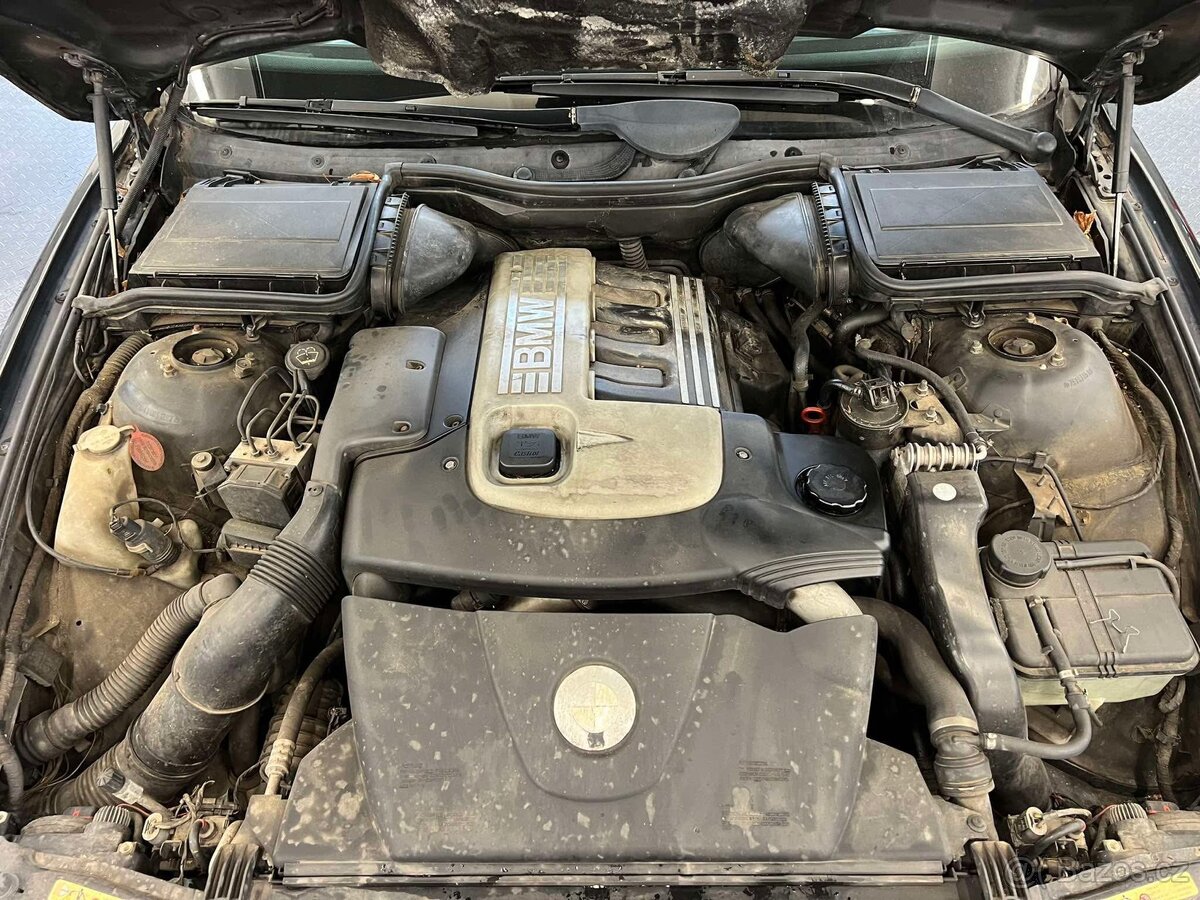 Komplet na náhradní díly-BMW E39 520D cosmosschwarz - 10