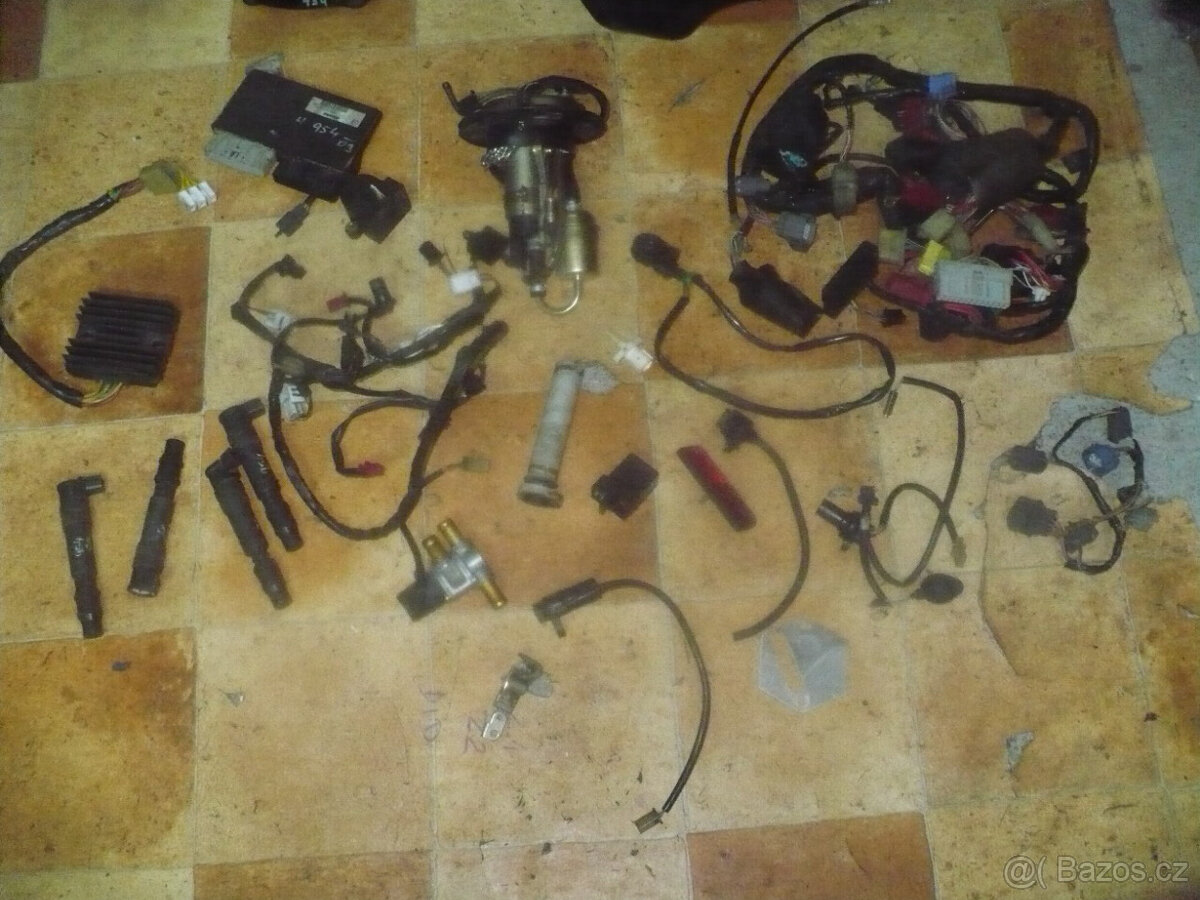 Honda CBR 954 rr/ SC50E/ r. 03- díly - 10