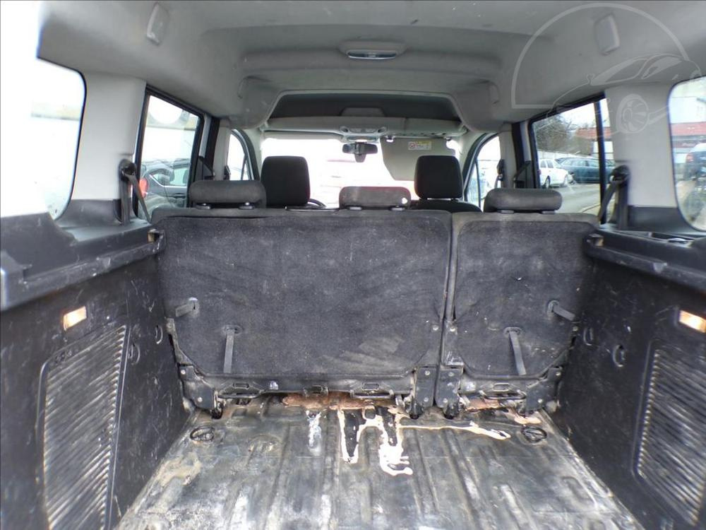 Ford Transit Connect 1,6 TDCI TAŽNÉ ZAŘÍZENÍ-DPH - 10