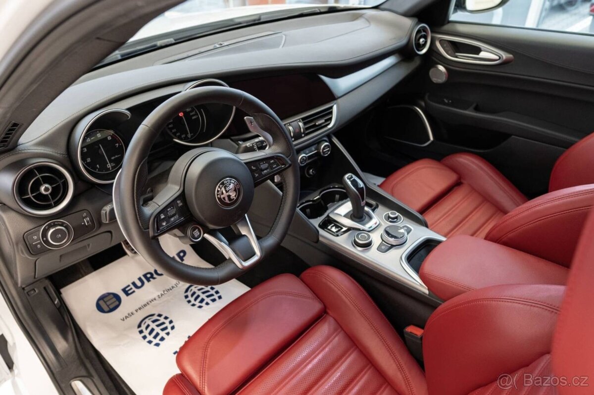 Alfa Romeo Giulia 2.0 GME Veloce AWD AT - 10