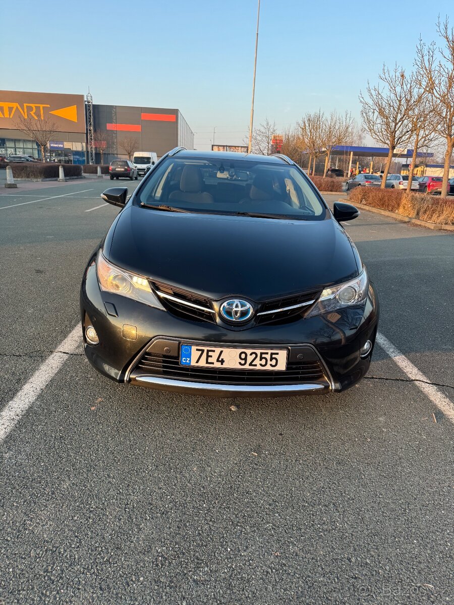 Toyota Auris hybrid - 10