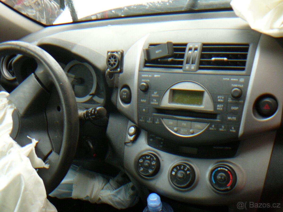 Toyota RAV4 2.2 100kW 2007 – prodám díly - 10