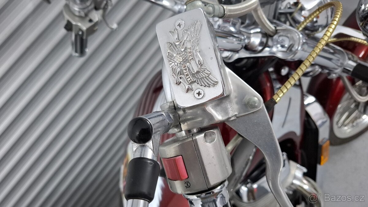 SUZUKI VS 800 INTRUDER - 10