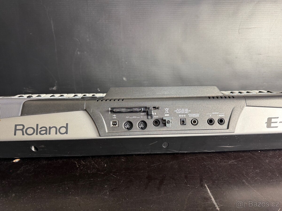 Roland E50 Arranger Keyboard - 10