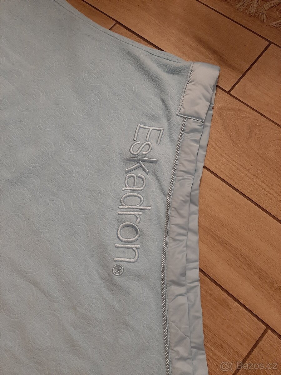 Eskadron deka- svetle modra - 10