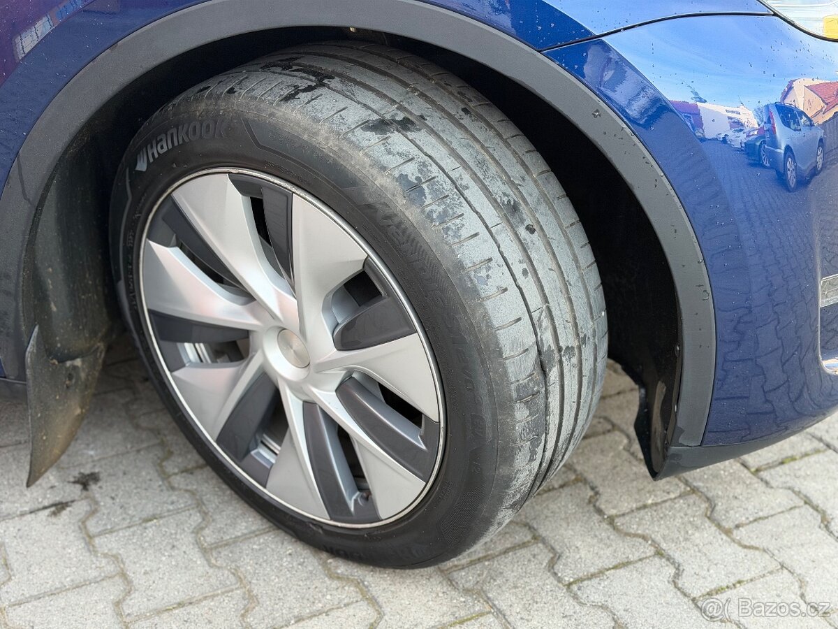 Tesla Model Y Long Range AWD – 2023 – Deep Blue Metallic - 10