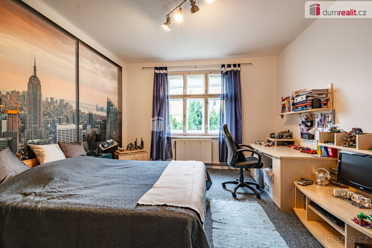 Prostorný byt 3+1 ve zvýšeném přízemí rodinné vily se zahrad - 10