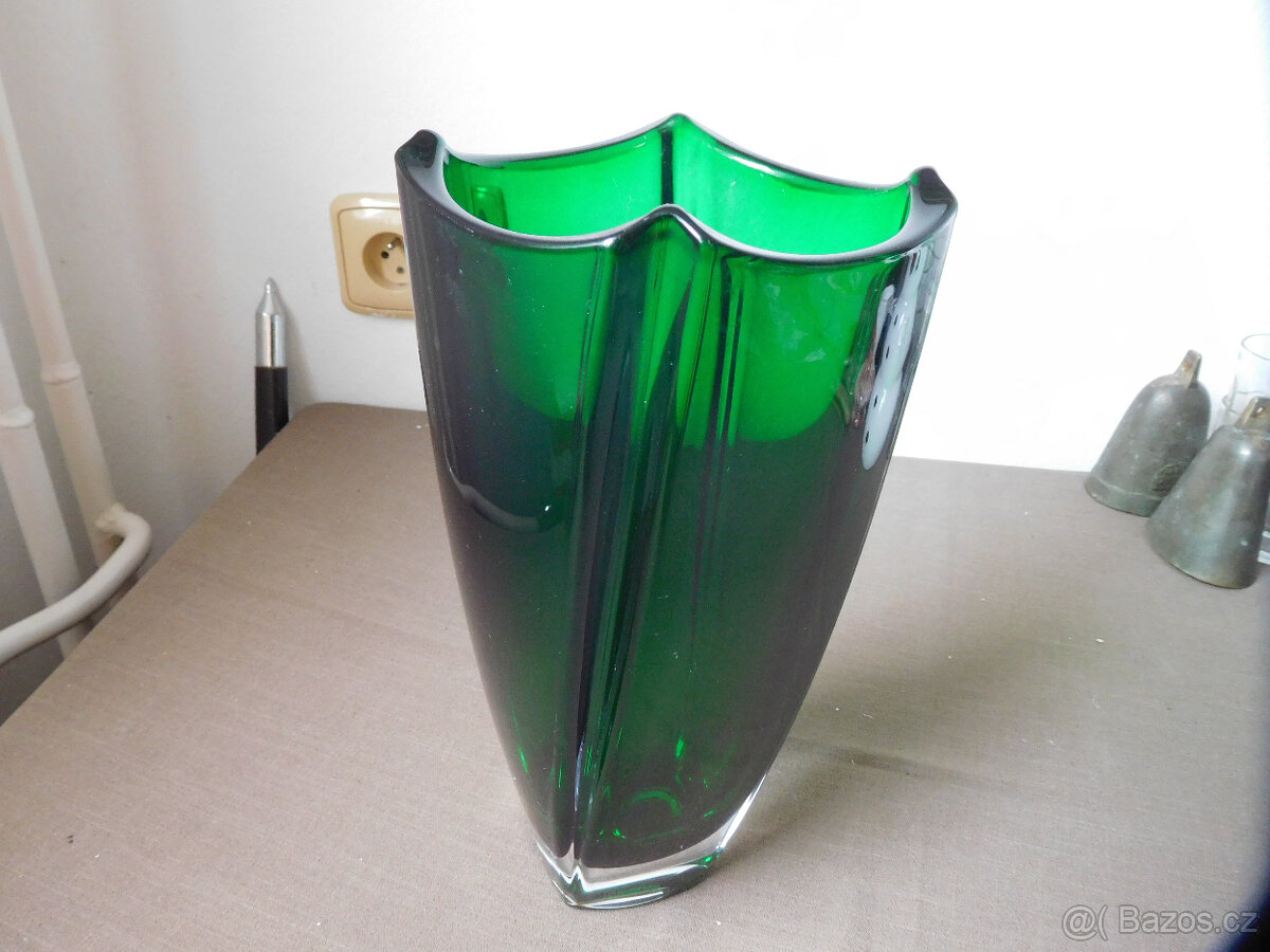 ZAJÍMAVÁ VÁZA - HUTNÍ SKLO - 10