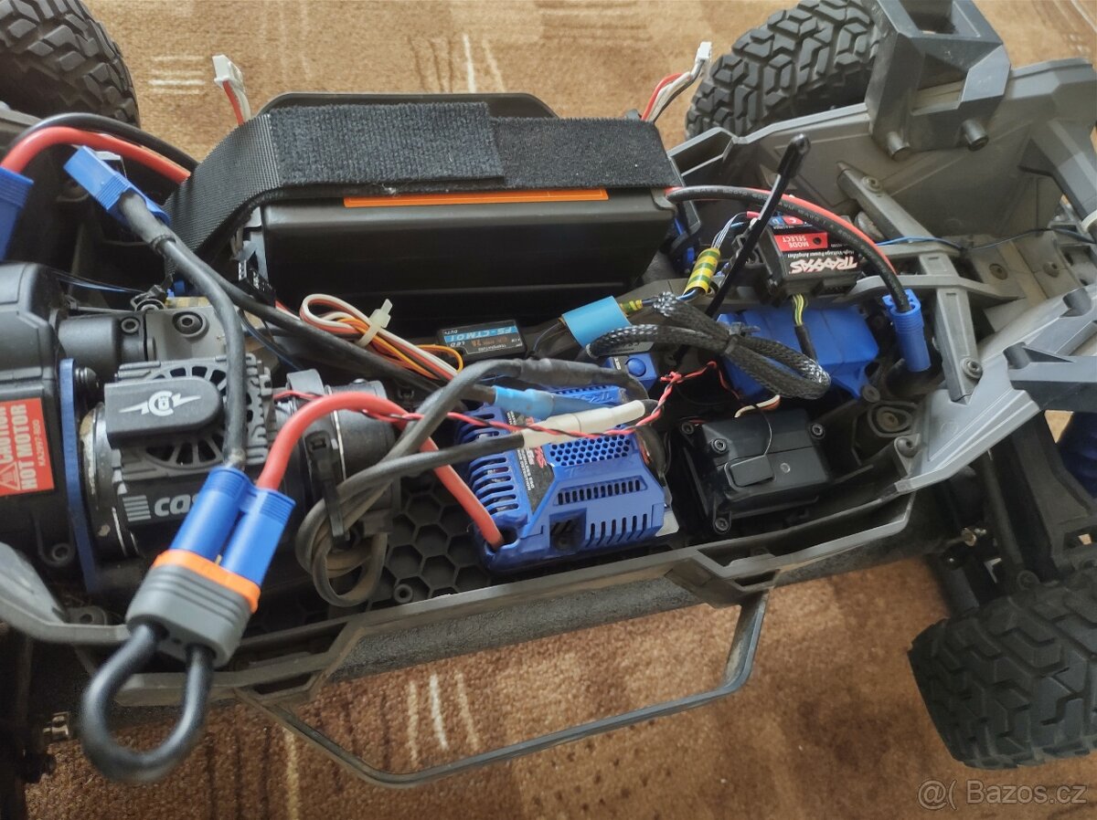 Traxxas Slash maxx - 10