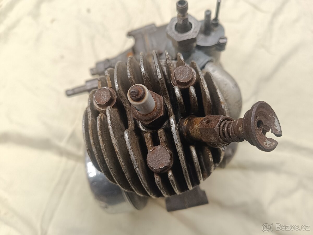 Jawa robot 100 motor prvomodel - 10