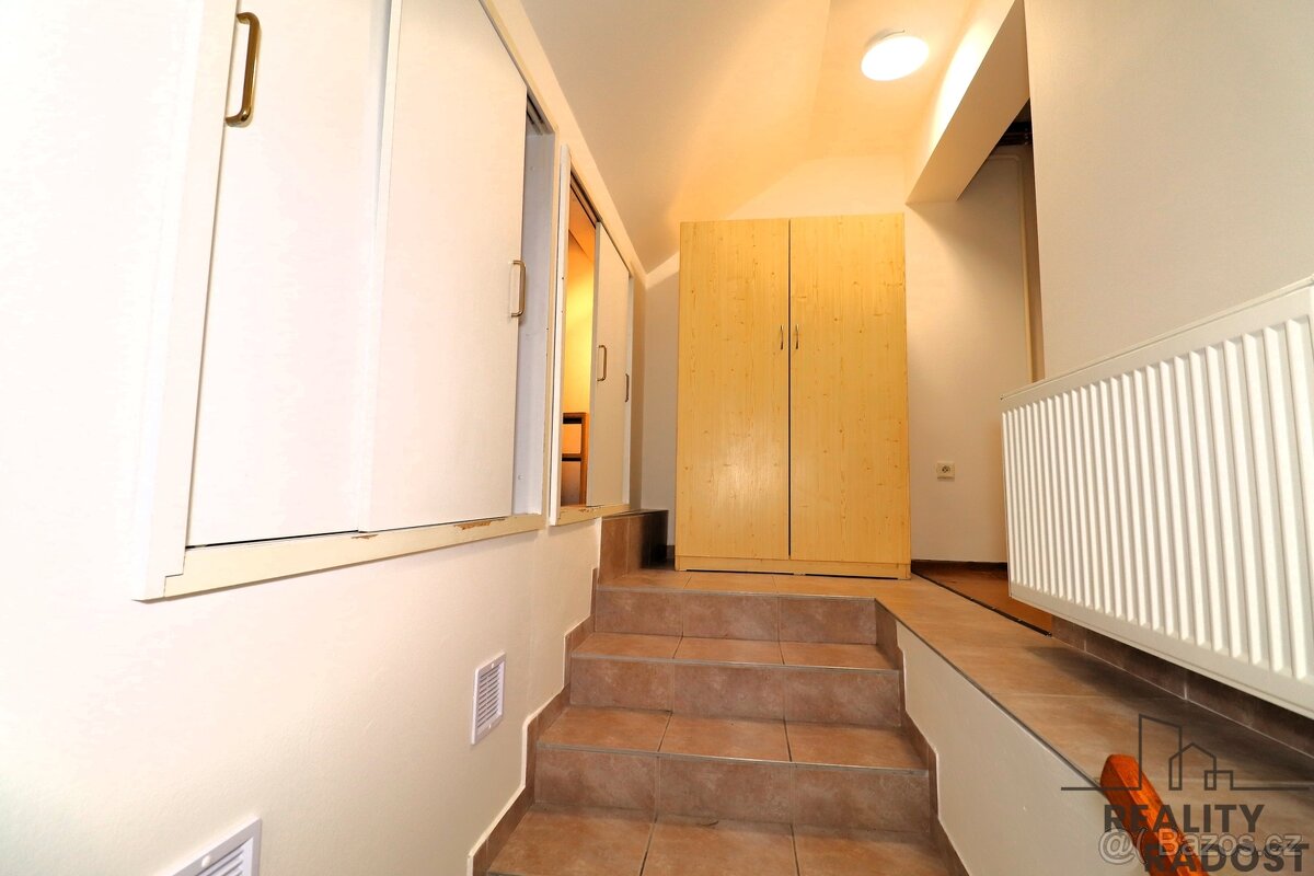 Pronájem unikátního podkrovní bytu 2+kk (77 m²), klimatizace - 10