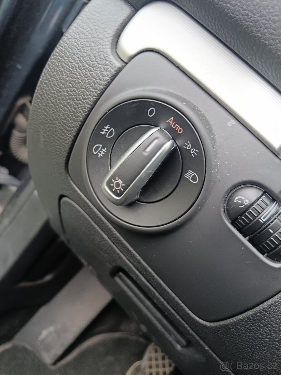 Golf VI 1.6 TDI 77kw perfektní stav style top - 10