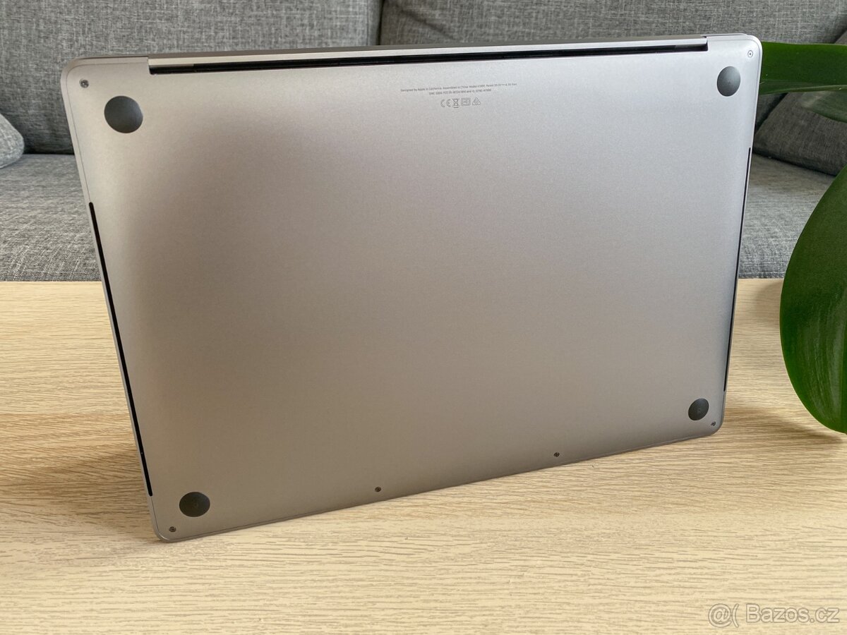 100% JAKO NOVÝ Apple MacBook Pro 15" s Core i9 - ZÁRUKA - 10
