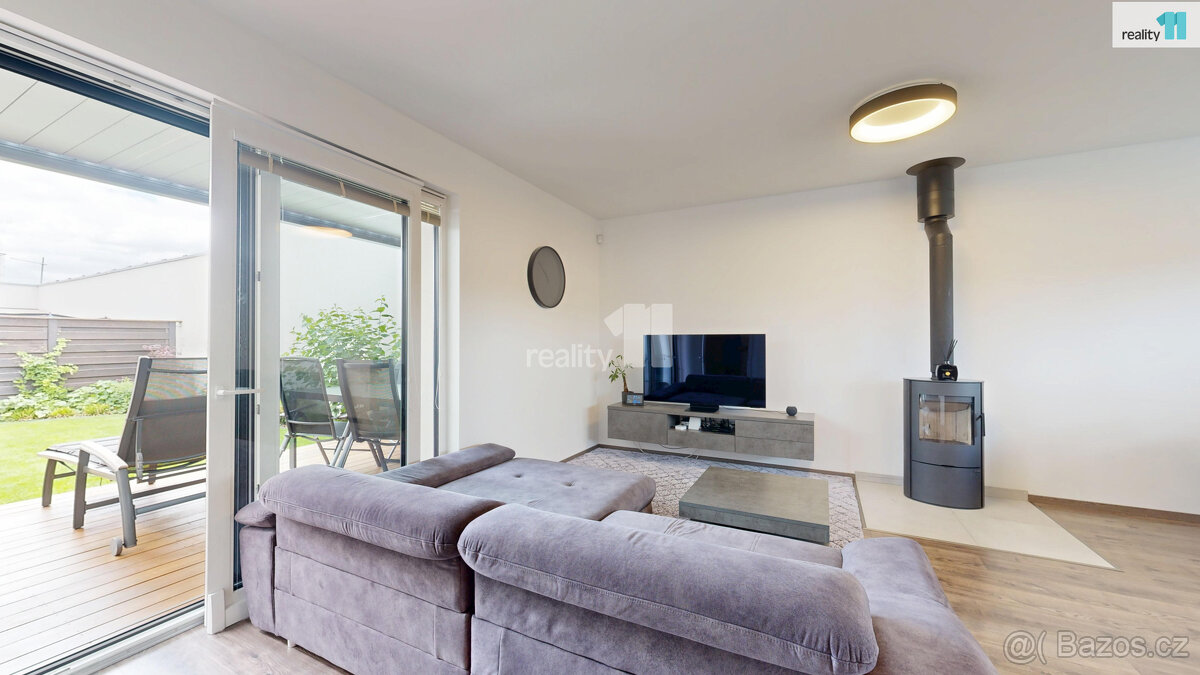 PRONÁJEM řadový rodinný dům 5+kk, 136m2, ulice Manželů Dostá - 10