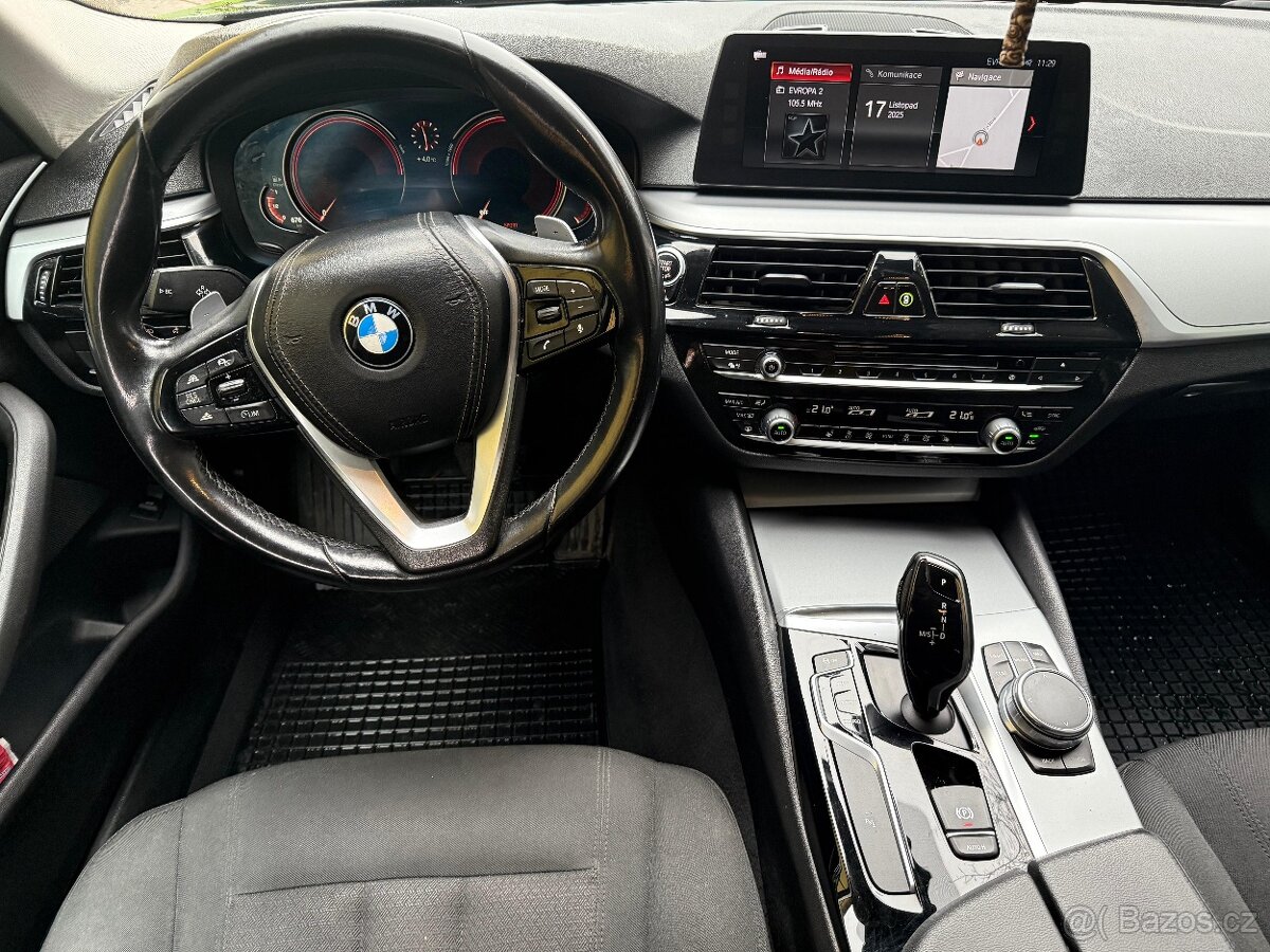 BMW 530d xDrive Touring | 195 kW | 1. majitel v ČR - 10
