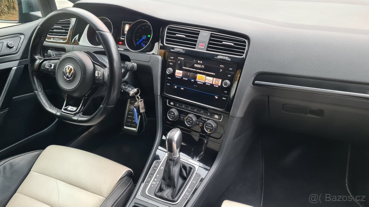 VOLKSWAGEN GOLF 7 R Individuál - 2,0TSi 228kW 4x4 - DSG. - 10