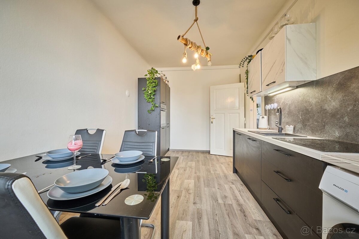 Prodej prostorného bytu 3+1 s lodžií u centra Pardubic - 10