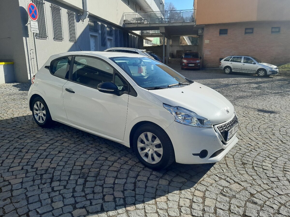 Peugeot 208 1,2i 60KW - 10