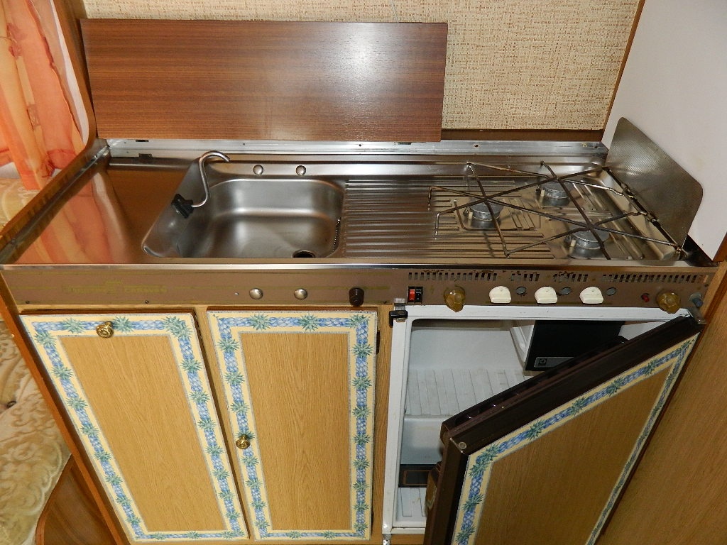Dvouosý karavan Tabbert pro 7 osob - 10